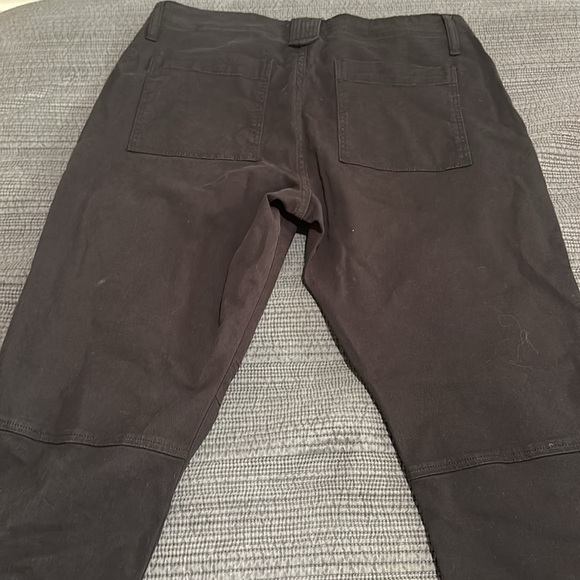 Frame || NWOT || Washed Black Cargo Cropped Pants - Picture 3 of 11